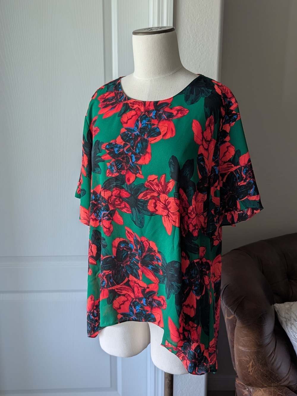Vince Camuto Green Top with Red Floral Print